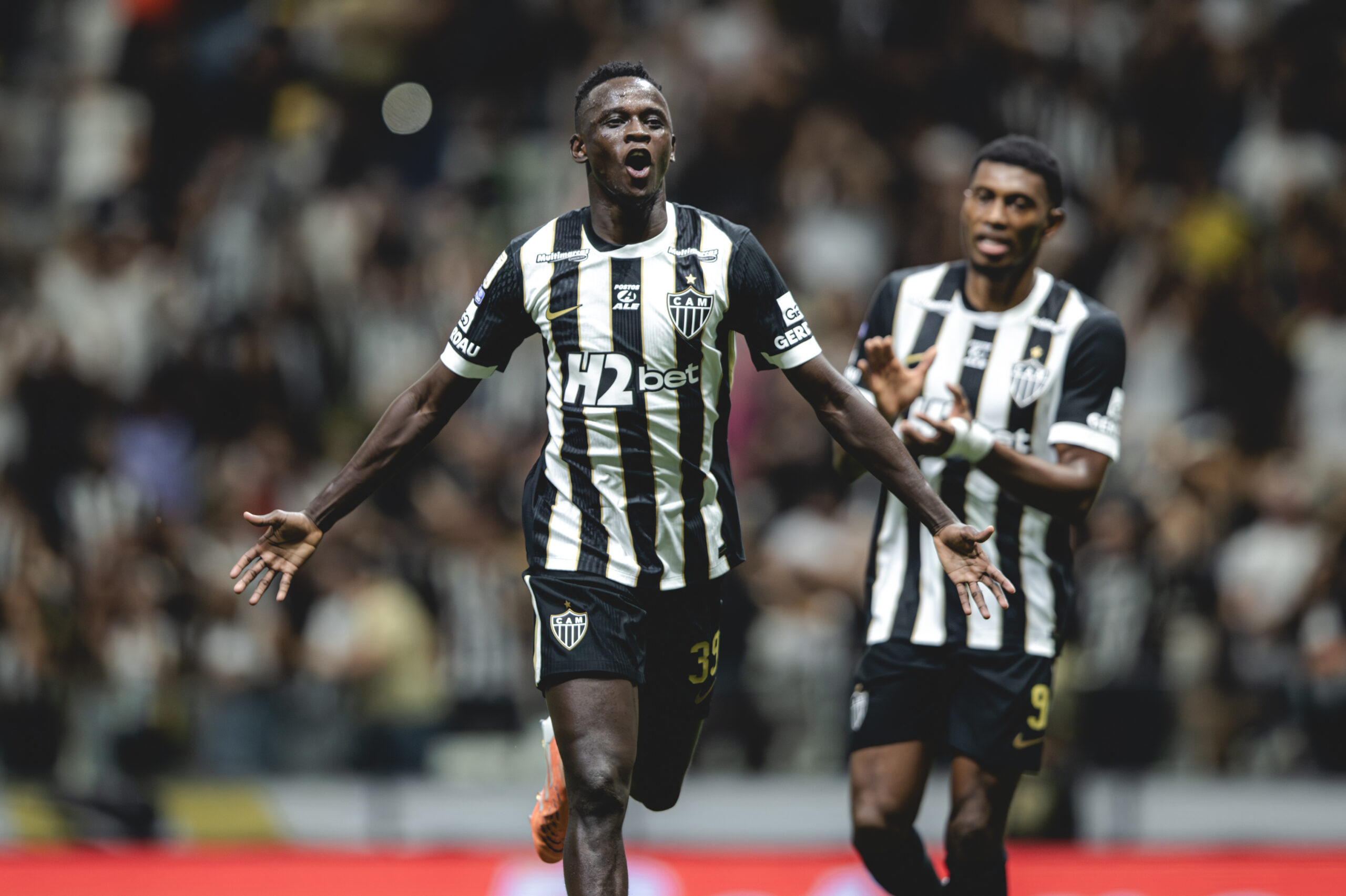 Na raça e com apoio da Massa, Galo vence o Mirassol
