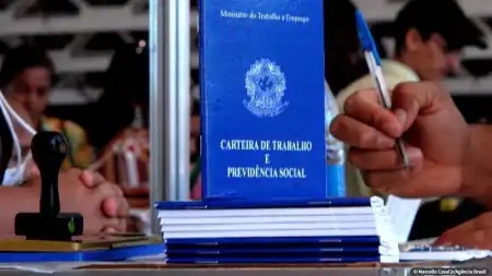 Stellantis anuncia R$ 30 bilhões em investimentos e cria 1,5 mil empregos em Betim