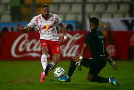 Em jogo equilibrado, RB Bragantino empata com Sporting Cristal pela Sula