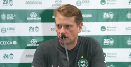 Seabra rasga elogios ao Palmeiras para justificar derrota do Coritiba no Brasileiro