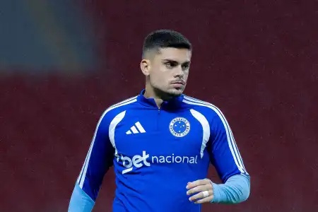 Gabriel Pec se pronuncia após grave lesão e recebe apoio de companheiros do Cruzeiro
