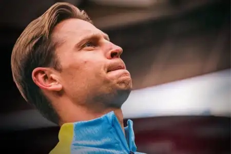 Frankie De Jong é diagnosticado com lesão no joelho e ficará fora do Barcelona