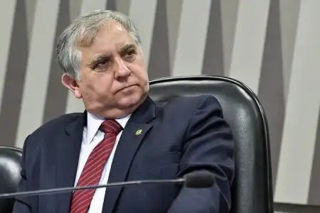 Izalci Lucas desiste da candidatura ao governo do DF e se lança para deputado federal
