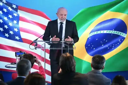 Campanha de Lula considera nova ação no TSE contra Flávio Bolsonaro por declarações sobre urnas