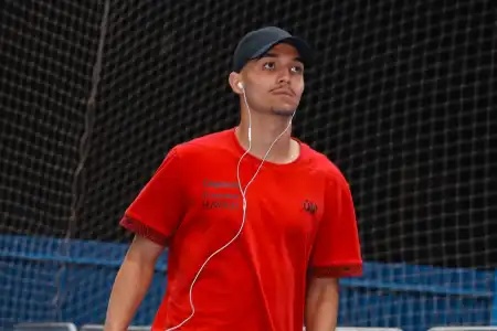 Athletico-PR perde zagueiro Arthur Dias para duelo contra o Internacional
