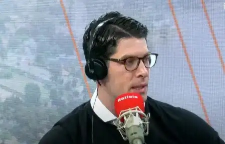 Marco Antônio Costa, o “Superman”, considera candidatura à Câmara, mas mantém foco no Senado