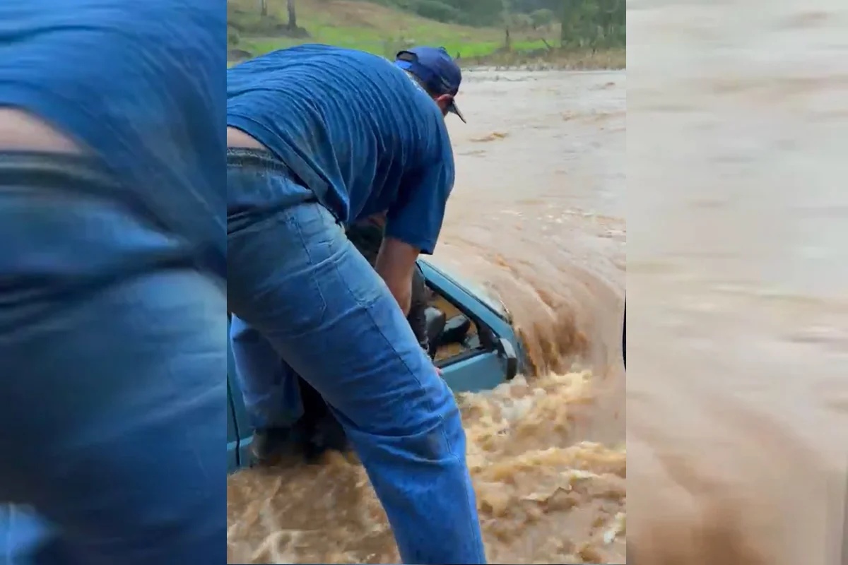 RS: homem de 82 anos é resgatado de carro submerso em alagamento. Vídeo