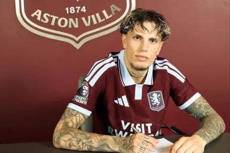 Aston Villa anuncia a contratação do atacante Alejandro Garnacho por empréstimo