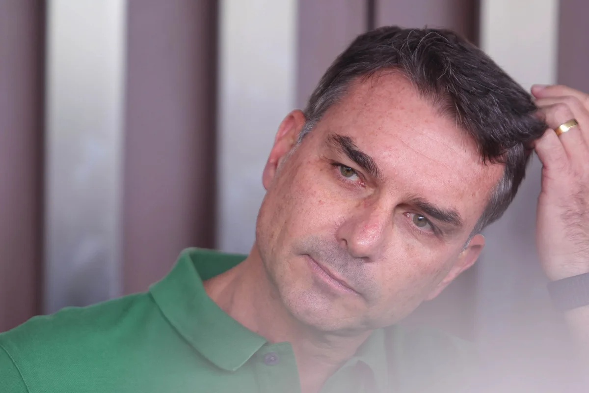 Investigação sobre Banco Master reabre preocupações na campanha de Flávio Bolsonaro