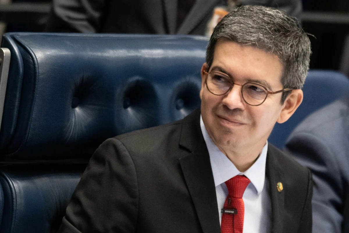 PT confirma Randolfe Rodrigues como candidato à reeleição para o Senado no Amapá