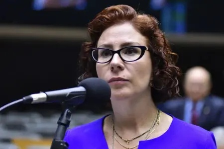 Justiça italiana anula extradição de Carla Zambelli por falta de garantias de assistência médica