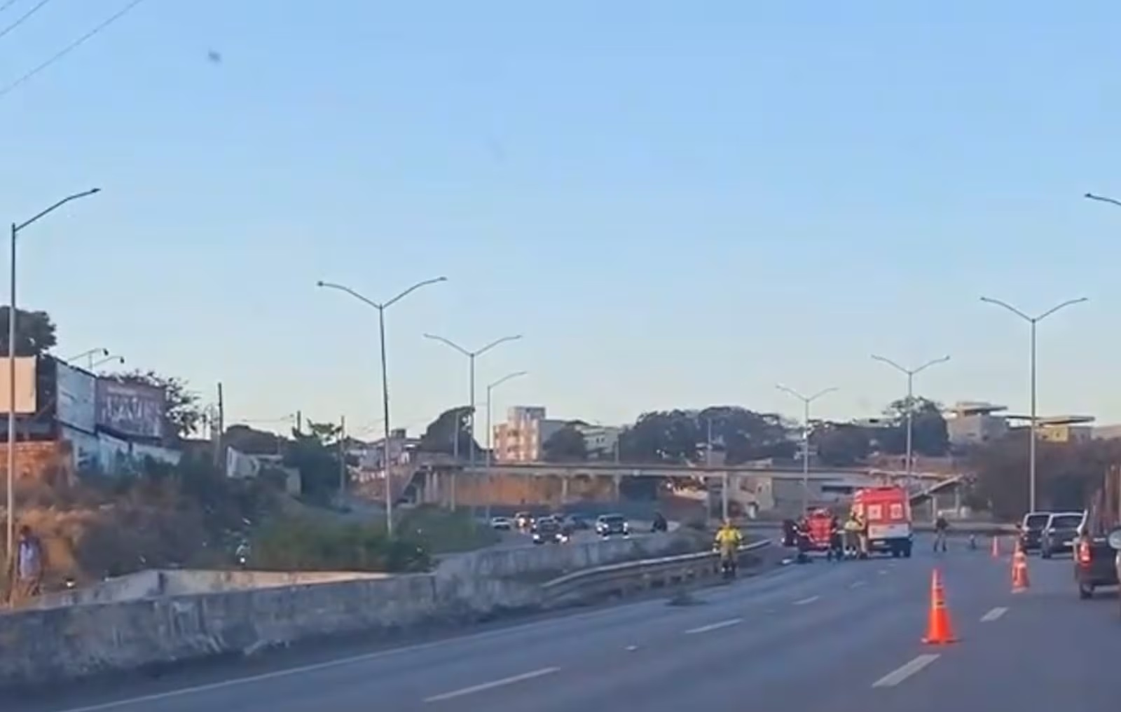 Mulher morre atropelada na MG-10 em Vespasiano; trecho já registrou acidentes fatais semelhantes