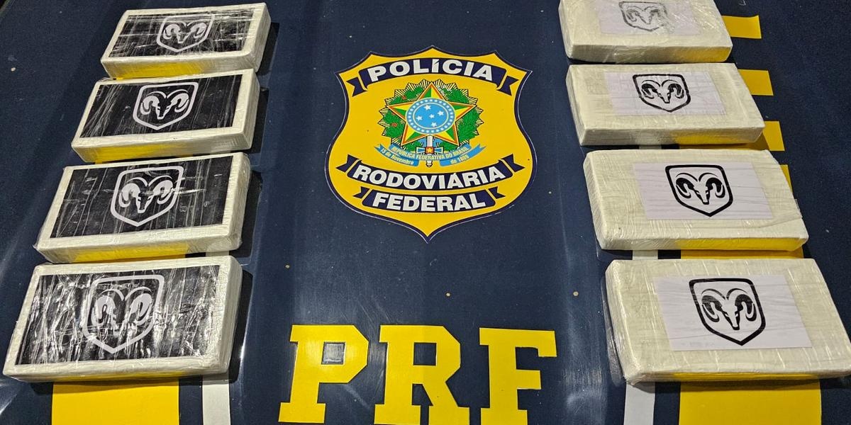 PRF apreende 7,8 kg de cocaína escondidos no painel de carro na BR-381, em Bela Vista de Minas
