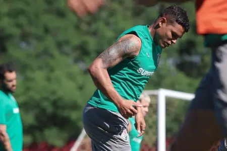 Thiago Silva retorna à braçadeira de capitão do Fluminense para duelo com o Grêmio