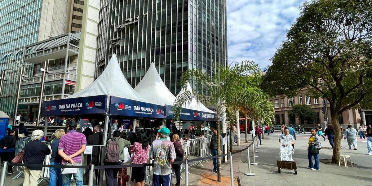 OAB-MG oferece atendimento jurídico gratuito para a população na Praça Sete