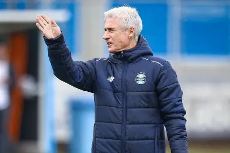 Técnico do Grêmio enfrenta dúvidas para escalação no GreNal decisivo pela Copa do Brasil