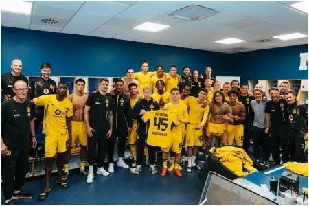 Borussia Dortmund avança na Copa da Alemanha com goleada e estreia de revelação do Cruzeiro