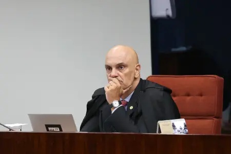 Ministro André Mendonça retira sigilo de relatório da PF e amplia crise no STF envolvendo Alexandre de Moraes