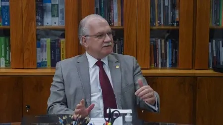 Fachin anuncia que tomará providências em relação às investigações sobre Moraes e Vorcaro nos próximos dias