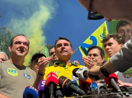 Flávio Bolsonaro realiza primeira visita a Porto Alegre durante campanha eleitoral de 2024