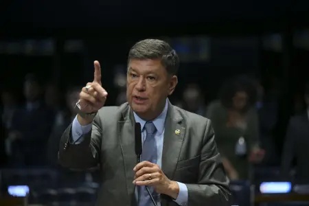 Senador Carlos Viana mantém pausa na campanha eleitoral para compromissos no Senado nesta quarta-feira (2)