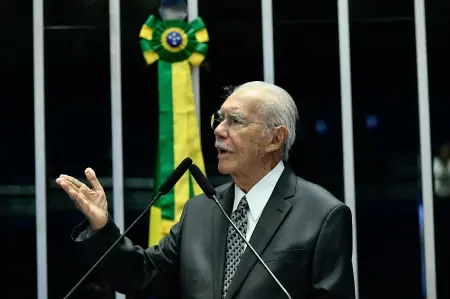 Ex-presidente José Sarney é internado em São Luís devido a pneumonia e apresenta quadro clínico estável