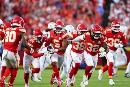 Kansas City Chiefs vence Denver Broncos com atuação destacada da defesa e retorno de Mahomes às atividades