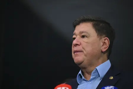 Senador Carlos Viana acompanha julgamento do Supremo Tribunal Federal nesta terça-feira (15)