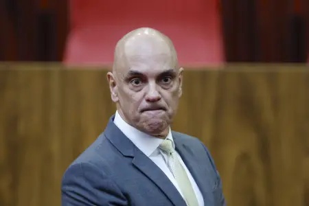 Ministro Alexandre de Moraes apresenta defesa de 44 páginas contra relatório da Polícia Federal que o relaciona a Vorcaro