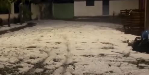 Temporal de granizo causa estragos e é registrado por moradores em Perdigão, Minas Gerais