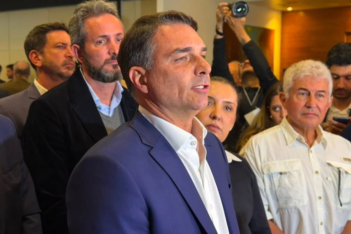 Crise no STF favorece estratégia de Flávio Bolsonaro de ampliar desgaste à Corte