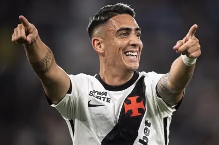 Vasco mantém foco no jogo a jogo diante de múltiplas competições e luta contra o rebaixamento
