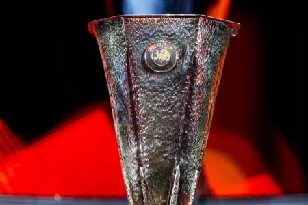 Besiktas e Marseille duelam nesta quinta-feira pela primeira rodada da Liga Europa