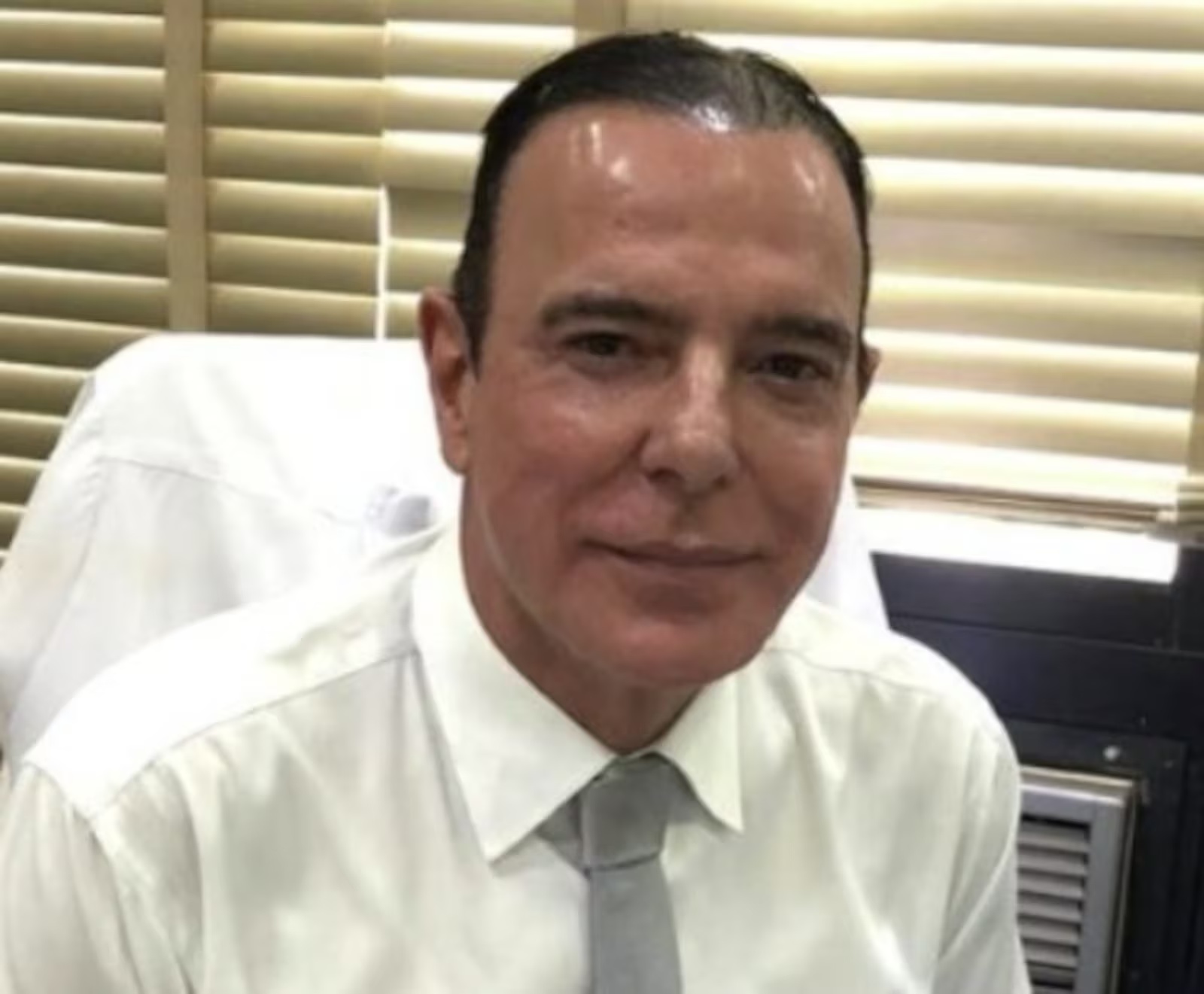 Médico cassado e investigado por morte de paciente continua realizando procedimentos em clínica de Belo Horizonte