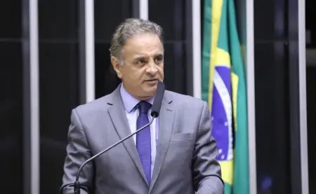 Aécio Neves realiza gravações de campanha e se reúne com lideranças políticas no interior de Minas Gerais