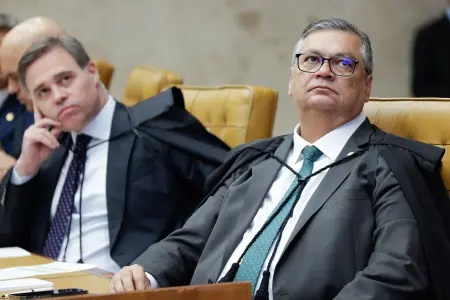 Pedido de vista de ministro do STF adia julgamento de processos envolvendo Moraes e Mendonça