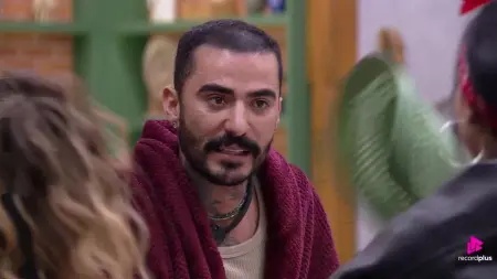 Conflito entre Mayk e Ariela em A Fazenda 18 resulta em acusações de ingratidão e discussão acalorada