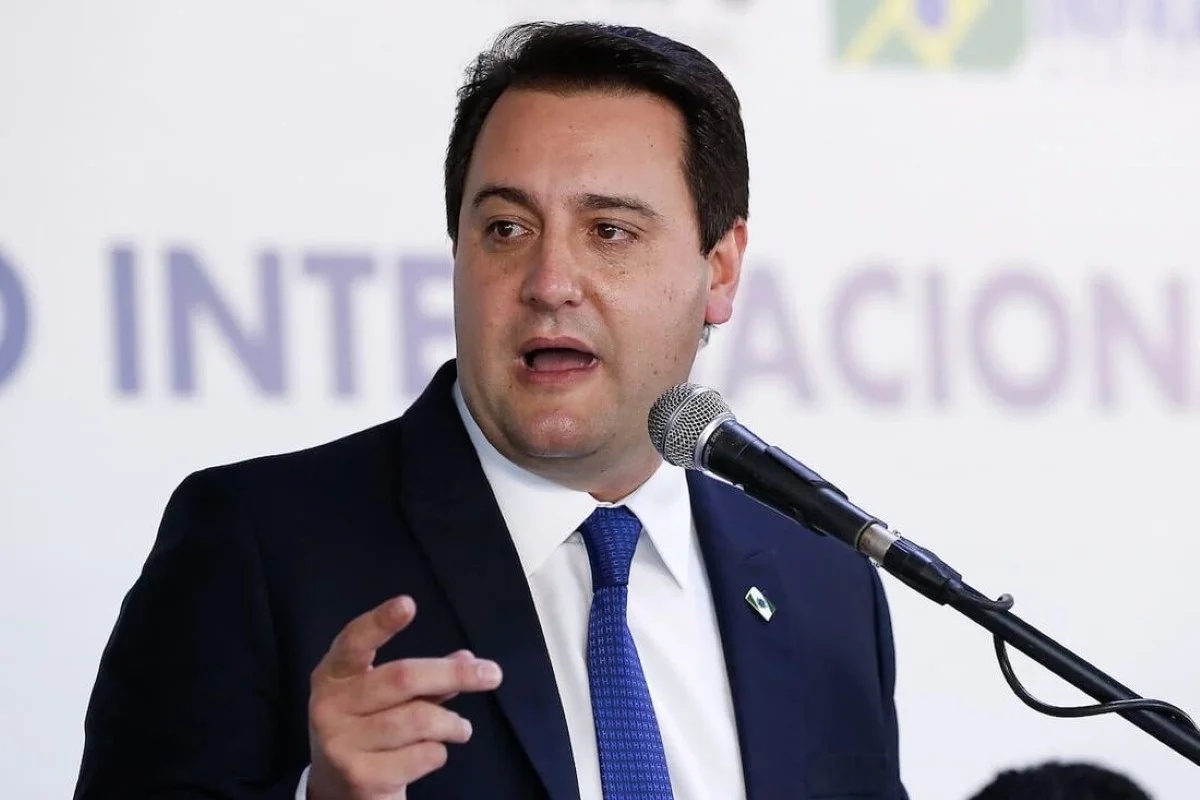 Ratinho Junior se afasta do governo do Paraná para reforçar campanha de Sandro Alex