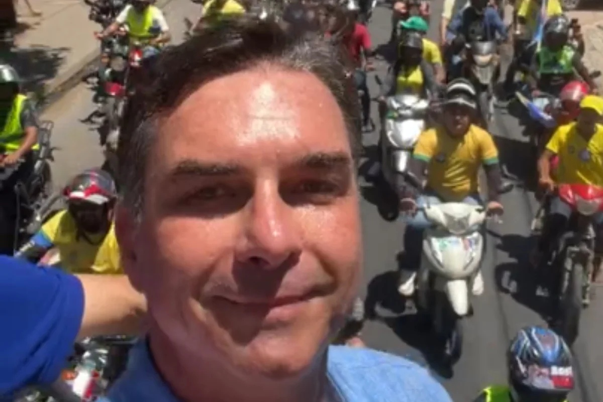 Flávio Bolsonaro participa de ato no Ceará e associa sua candidatura à defesa do Supremo Tribunal Federal