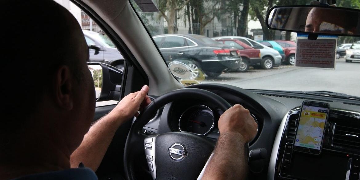 Justiça de Minas mantém condenação de plataforma de transporte por bloqueio indevido de motorista e determina indenização