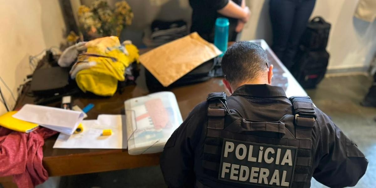 Secretaria de Educação de Belo Horizonte afirma que atual gestão não firmou contratos investigados em operação da Polícia Federal