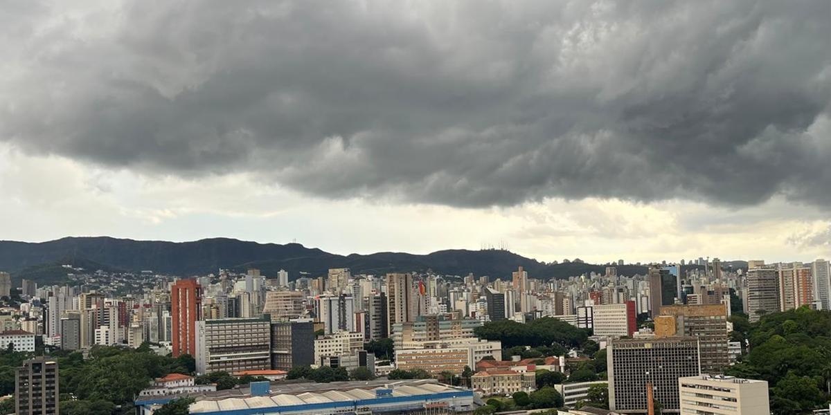 Belo Horizonte deve registrar máxima de 28°C e possibilidade de chuva com raios nesta quinta-feira