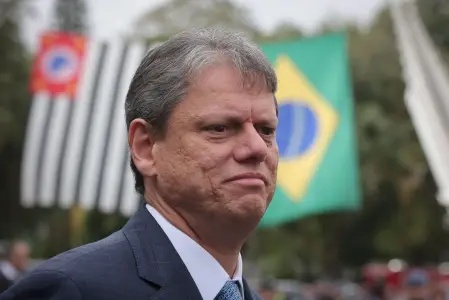 Tarcísio de Freitas critica STF e pede apuração de casos envolvendo Moraes e Dark Horse