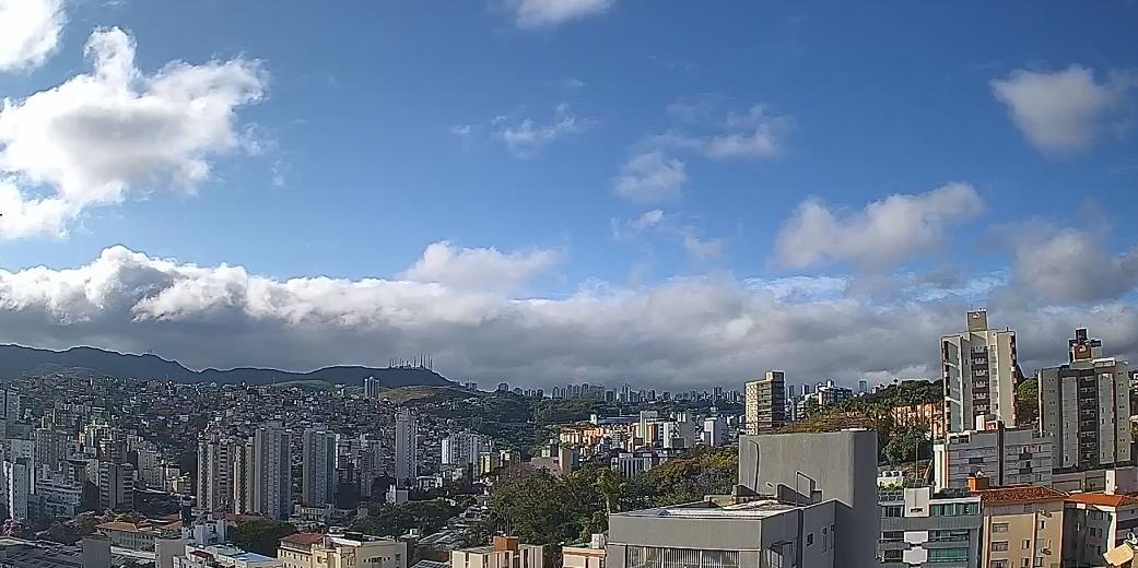 Belo Horizonte apresenta sexta-feira de céu parcialmente nublado e temperaturas que variam entre 15°C e 27°C; previsão indica estabilidade climática para o fim de semana