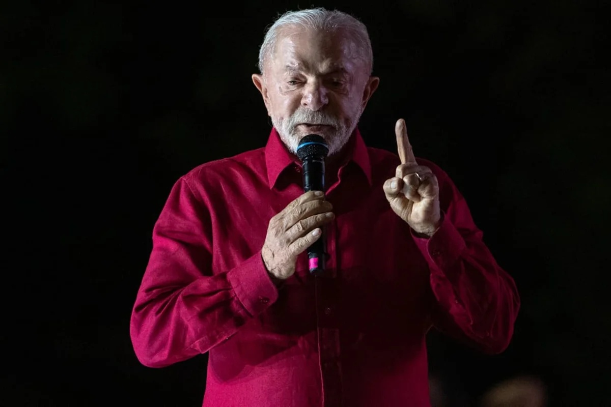 Lula anuncia reajuste no Bolsa Família em meio a avanços de adversários nas pesquisas eleitorais