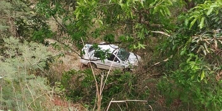 Duas mulheres ficam feridas após capotamento de veículo em ribanceira na BR-458, em Ipaba