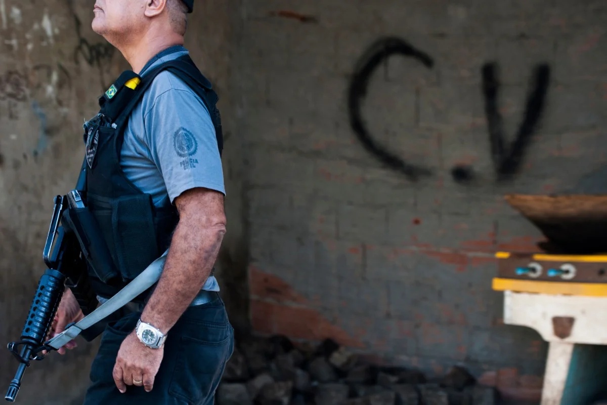 Líder do Comando Vermelho ordena sequestro e mutilação de adolescente em Feira de Santana