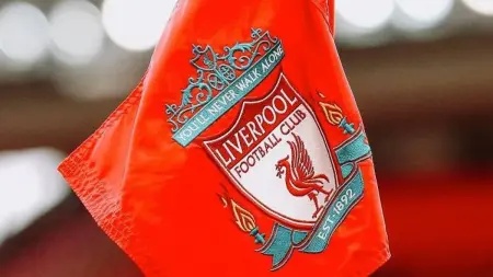 Ipswich Town e Liverpool se enfrentam na terceira rodada da Premier League; partida será transmitida ao vivo na ESPN/Disney+