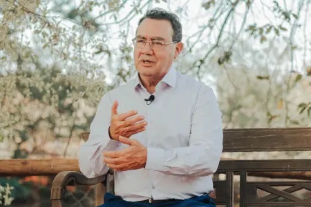 Augusto Cury alcança marca inédita de dois dígitos na terceira via em pesquisa da Quaest