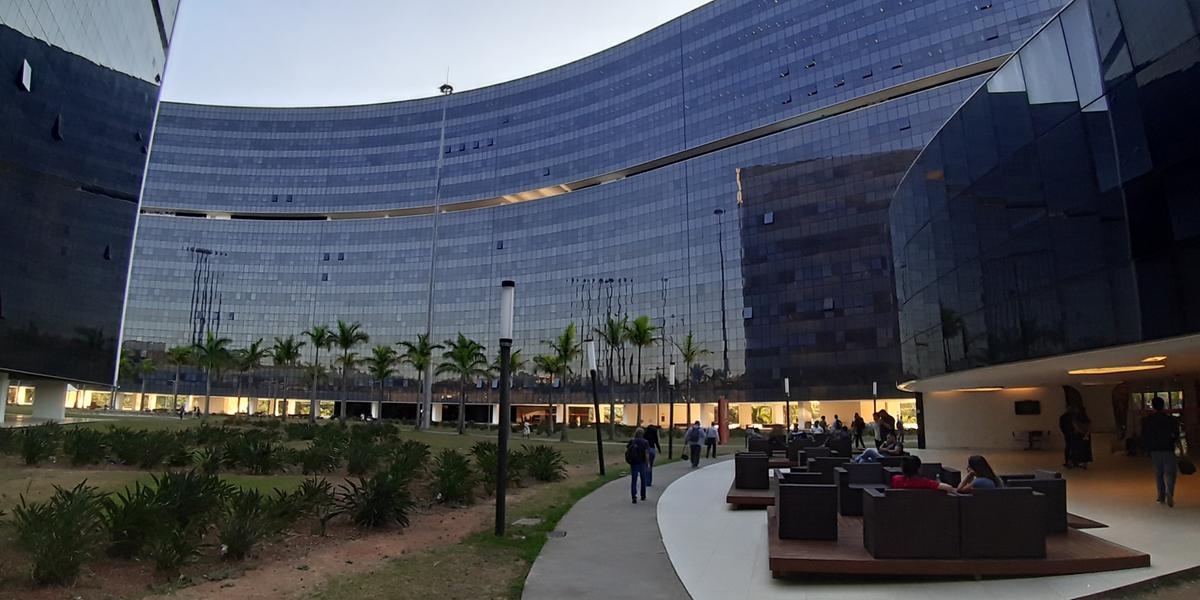 Candidatos ao Governo de Minas realizam atividades em diversas regiões do estado neste sábado (19)